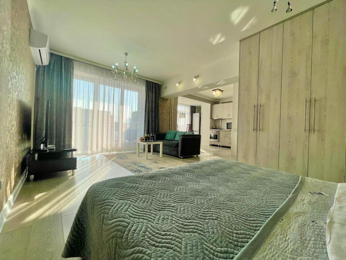 Apartment In The Heart Of The City Алмати Екстер'єр фото